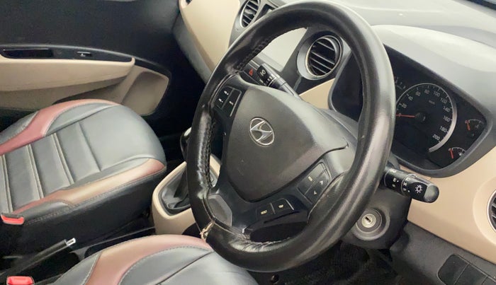 2018 Hyundai Grand i10 SPORTZ AT 1.2 KAPPA VTVT, Petrol, Automatic, 40,889 km, Steering wheel - Steering cover is minor torn