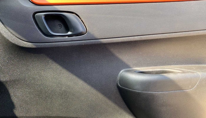 2019 Renault Kwid CLIMBER 1.0, Petrol, Manual, 27,220 km, Driver Side Door Panels Control