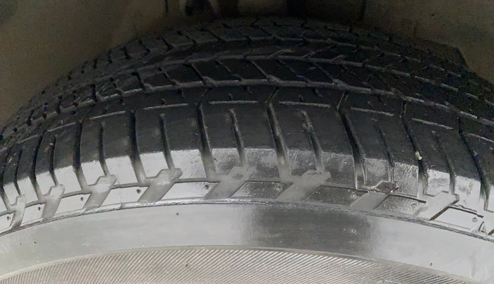 2021 Mahindra XUV500 W7, Diesel, Manual, 48,772 km, Right Front Tyre Tread