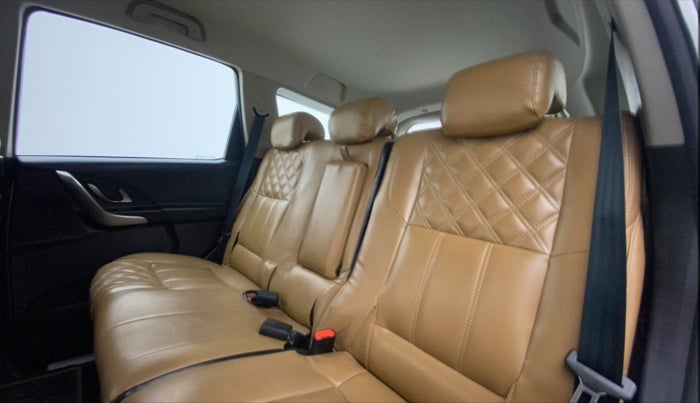2021 Mahindra XUV500 W7, Diesel, Manual, 48,772 km, Right Side Rear Door Cabin