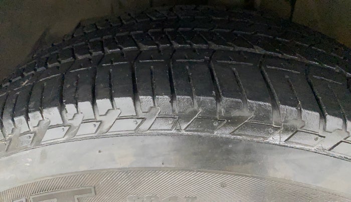 2021 Mahindra XUV500 W7, Diesel, Manual, 48,772 km, Left Front Tyre Tread