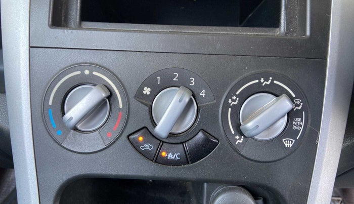 2014 Maruti Ritz VXI, Petrol, Manual, 30,116 km, AC Unit - Directional switch has minor damage