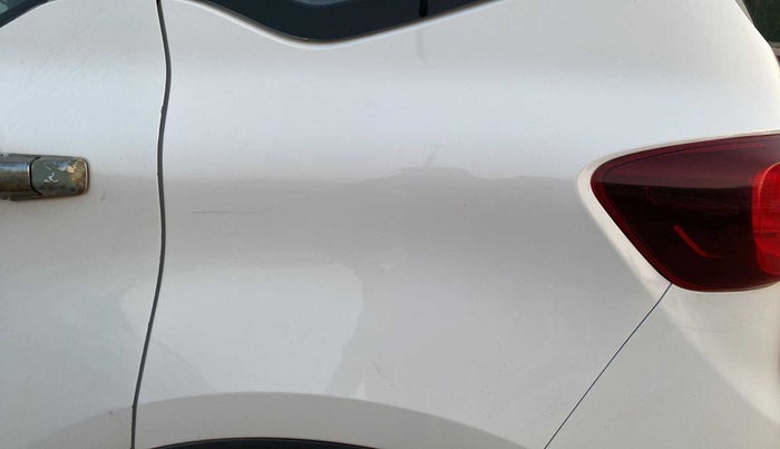 2020 Renault TRIBER RXE MT, Petrol, Manual, 46,110 km, Left quarter panel - Cladding has minor damage