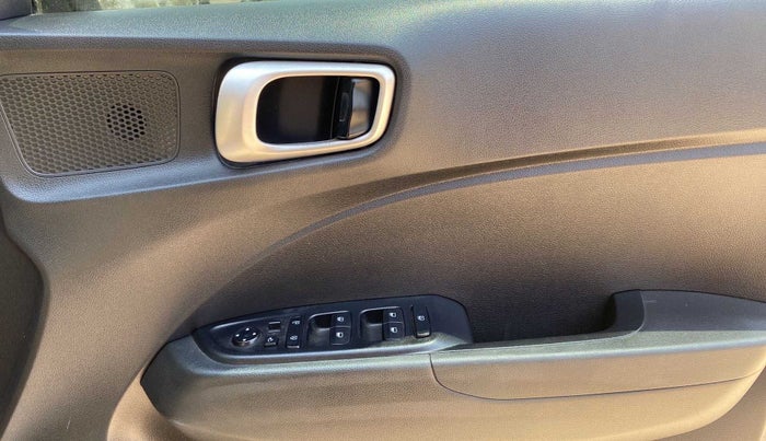 2020 Hyundai VENUE SX PLUS 1.0 TURBO DCT, Petrol, Automatic, 25,083 km, Driver Side Door Panels Control