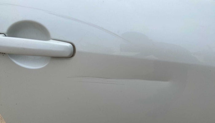 2014 Maruti Swift Dzire VDI, Diesel, Manual, 98,016 km, Driver-side door - Slightly dented