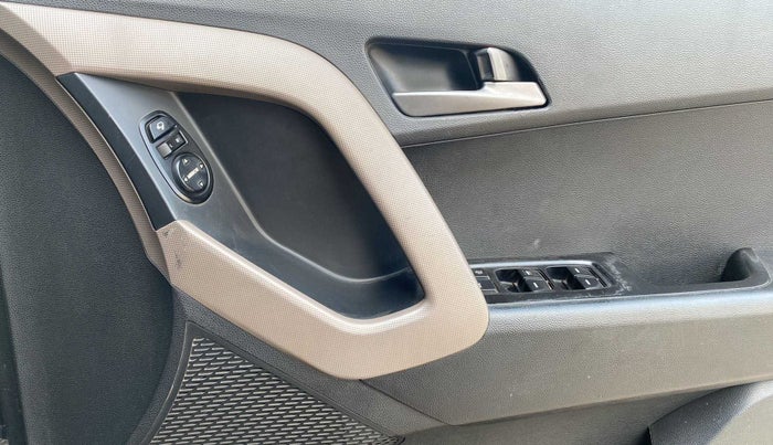 2015 Hyundai Creta SX PLUS 1.6 PETROL, Petrol, Manual, 77,638 km, Driver Side Door Panels Control