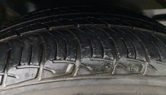 2016 Volkswagen Ameo HIGHLINE 1.2, Petrol, Manual, 16,906 km, Left Rear Tyre Tread