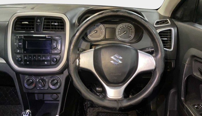 2016 Maruti Vitara Brezza VDI (O), Diesel, Manual, 1,13,722 km, Steering Wheel Close Up