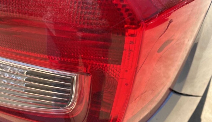 2018 Honda Amaze 1.2L I-VTEC V CVT, Petrol, Automatic, 24,053 km, Right tail light - Minor scratches