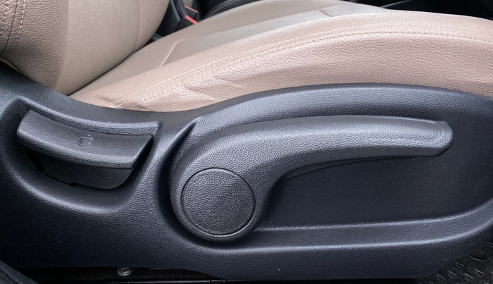 2016 Hyundai Elite i20 ASTA 1.2 (O), Petrol, Manual, 37,652 km, Driver Side Adjustment Panel