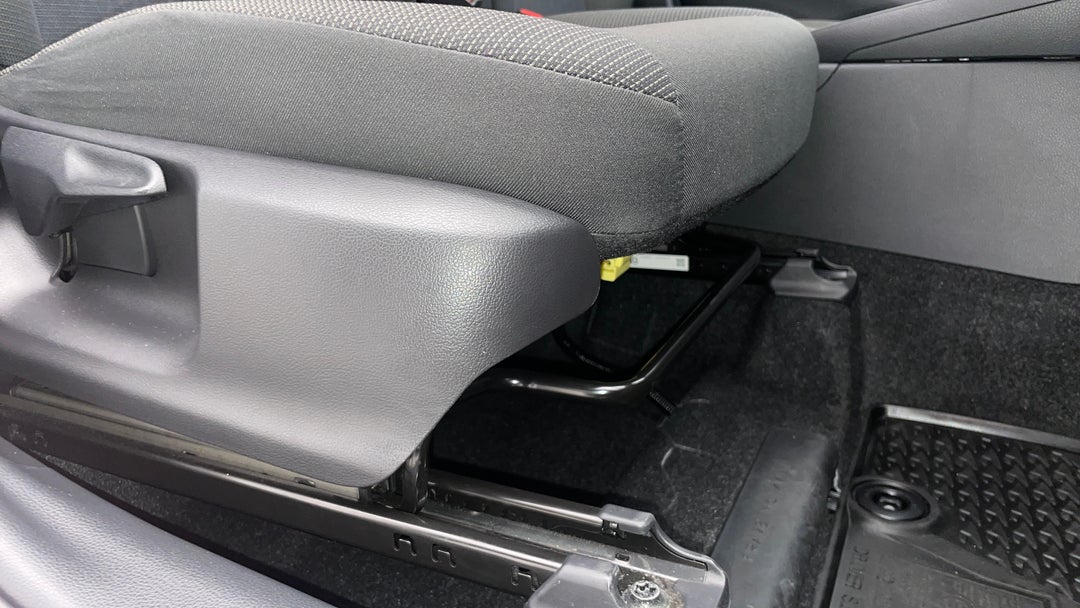 2021 Toyota Yaris Cross Gx Hybrid, Automatic, 51471 km, Drivers Side Adjustment Panel