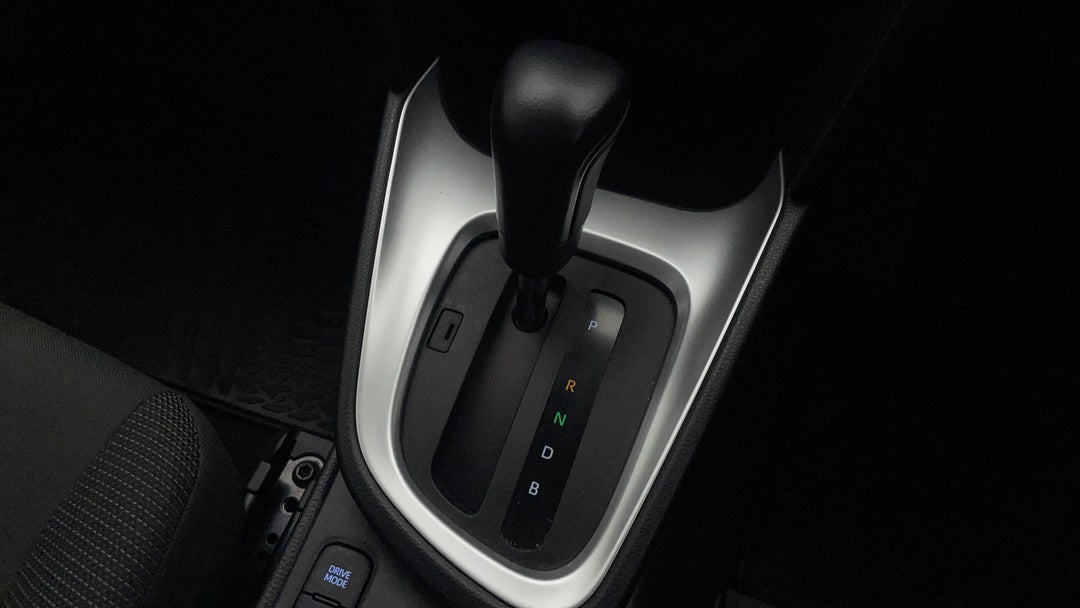 2021 Toyota Yaris Cross Gx Hybrid, Automatic, 51471 km, Gear Lever 