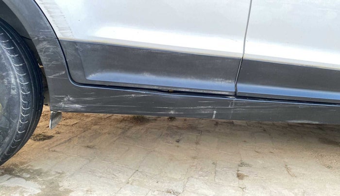 2017 Hyundai Creta E PLUS 1.6 PETROL, Petrol, Manual, 92,010 km, Right running board - Cladding has minor damage