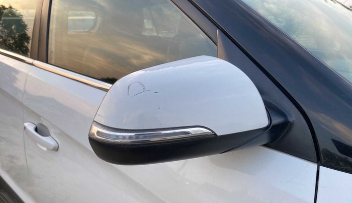 2017 Hyundai Creta E PLUS 1.6 PETROL, Petrol, Manual, 92,010 km, Right rear-view mirror - Indicator light has minor damage