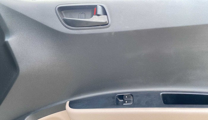 2018 Hyundai Grand i10 ERA 1.2 KAPPA VTVT, Petrol, Manual, 25,381 km, Driver Side Door Panels Control