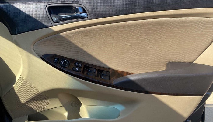 2012 Hyundai Verna FLUIDIC 1.6 CRDI SX, Diesel, Manual, 87,174 km, Driver Side Door Panels Control