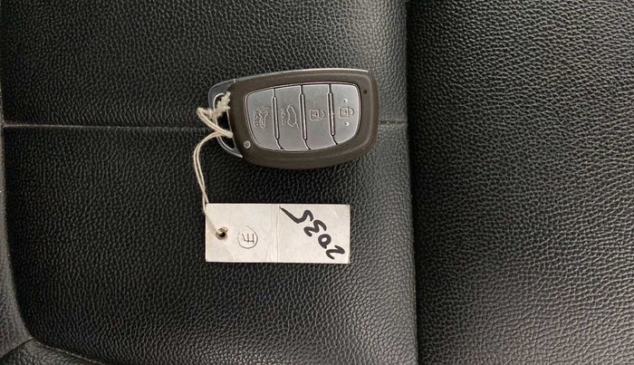2019 Hyundai VENUE SX PLUS 1.0 TURBO DCT, Petrol, Automatic, 23,504 km, Key Close Up