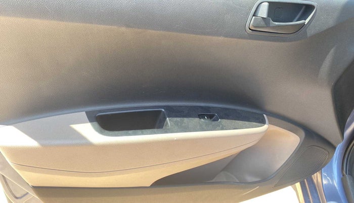 2014 Hyundai Grand i10 MAGNA 1.2 KAPPA VTVT, Petrol, Manual, 39,887 km, Left front window switch / handle - Minor damage