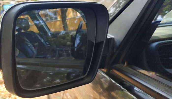 2017 Mahindra TUV300 T8, Diesel, Manual, 91,944 km, Left rear-view mirror - Cover has minor damage