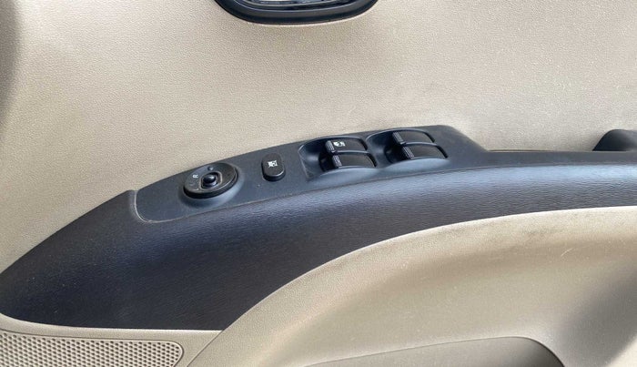 2011 Hyundai i10 MAGNA 1.2, Petrol, Manual, 65,632 km, Driver Side Door Panels Control