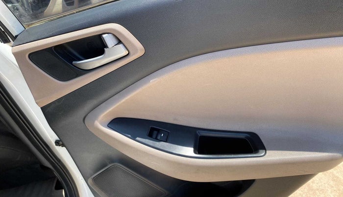 2015 Hyundai Elite i20 ASTA 1.2, Petrol, Manual, 69,680 km, Right rear window switch / handle - Minor damage
