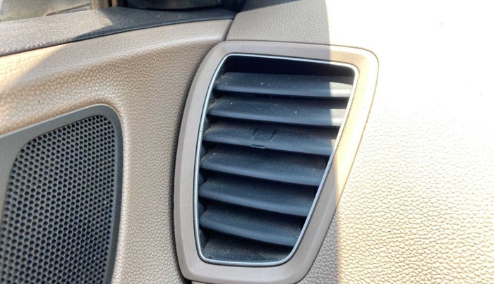 2015 Hyundai Elite i20 ASTA 1.2, Petrol, Manual, 69,680 km, AC Unit - Front vent has minor damage
