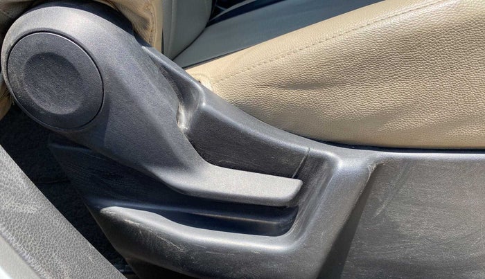 2019 Maruti New Wagon-R VXI 1.0 AMT, Petrol, Automatic, 67,526 km, Driver Side Adjustment Panel