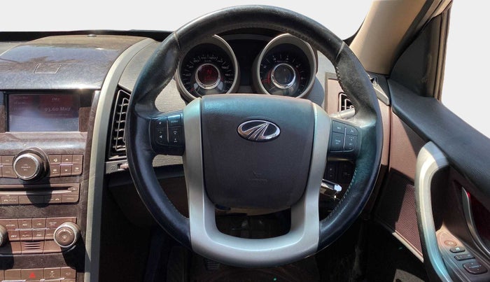 2015 Mahindra XUV500 W8, Diesel, Manual, 65,585 km, Steering Wheel Close Up
