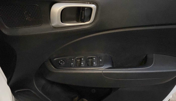 2021 Hyundai VENUE S 1.2, Petrol, Manual, 41,418 km, Driver Side Door Panels Control