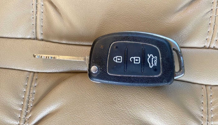 2014 Hyundai Xcent S 1.2, Petrol, Manual, 1,01,302 km, Key Close Up