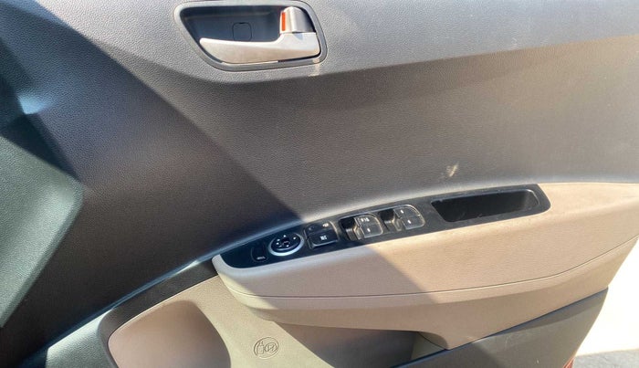 2014 Hyundai Xcent S 1.2, Petrol, Manual, 1,01,302 km, Driver Side Door Panels Control