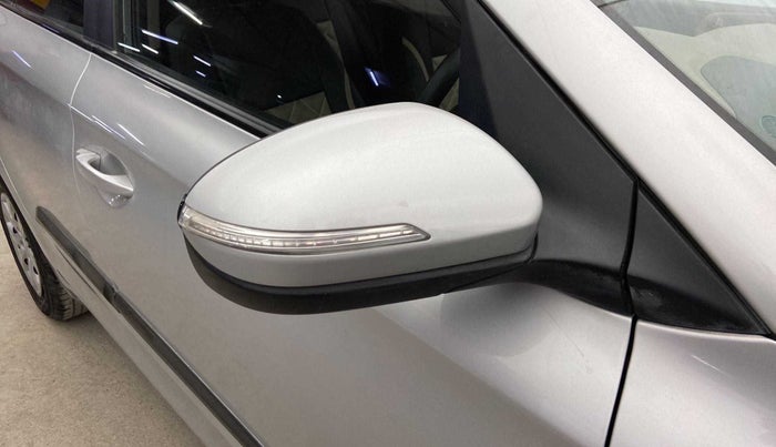 2017 Hyundai Elite i20 SPORTZ 1.2, Petrol, Manual, 24,686 km, Right rear-view mirror - Indicator light has minor damage