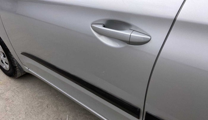 2017 Hyundai Elite i20 SPORTZ 1.2, Petrol, Manual, 24,686 km, Front passenger door - Slightly dented