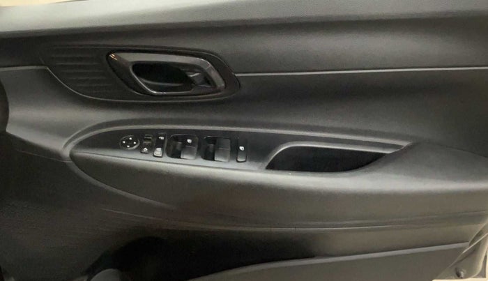 2021 Hyundai NEW I20 SPORTZ 1.2 MT, Petrol, Manual, 19,747 km, Driver Side Door Panels Control