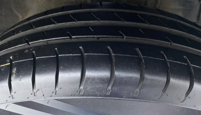 2014 Maruti Swift VDI, Diesel, Manual, 92,849 km, Right Front Tyre Tread