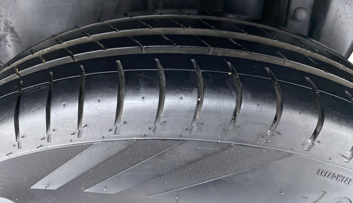 2014 Maruti Swift VDI, Diesel, Manual, 92,849 km, Left Rear Tyre Tread