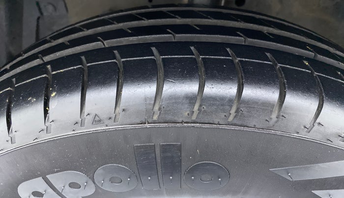 2014 Maruti Swift VDI, Diesel, Manual, 92,849 km, Left Front Tyre Tread
