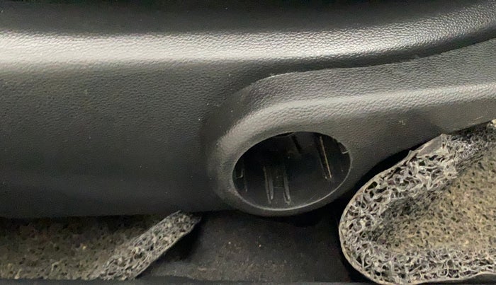 2015 Hyundai Grand i10 ASTA 1.2 KAPPA VTVT, Petrol, Manual, 30,021 km, Driver seat - Folding lever cover has minor damage
