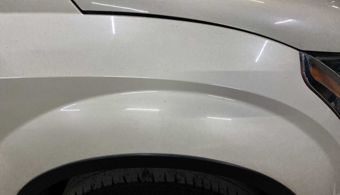 2014 Mahindra XUV500 W8, Diesel, Manual, 1,08,937 km, Right fender - Paint has minor damage