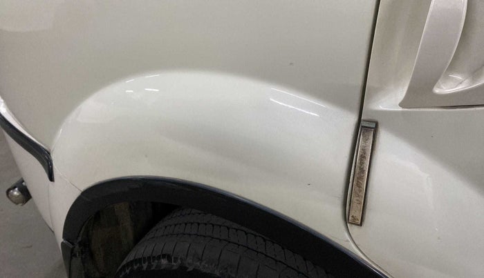 2014 Mahindra XUV500 W8, Diesel, Manual, 1,08,937 km, Right quarter panel - Slightly dented