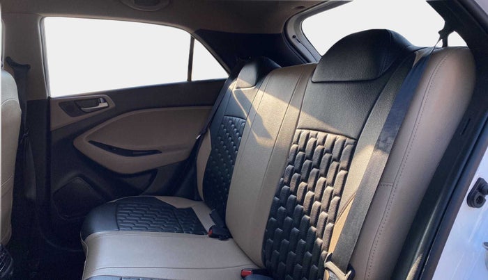 2019 Hyundai Elite i20 SPORTZ PLUS 1.2, Petrol, Manual, 17,712 km, Right Side Rear Door Cabin