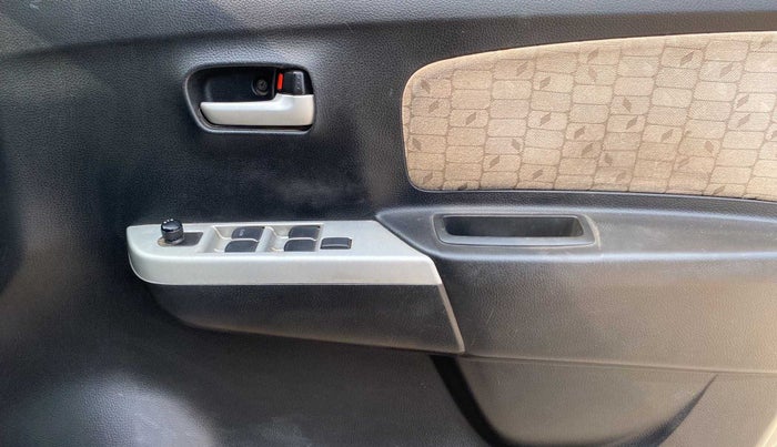 2013 Maruti Wagon R 1.0 VXI, Petrol, Manual, 1,09,983 km, Driver Side Door Panels Control
