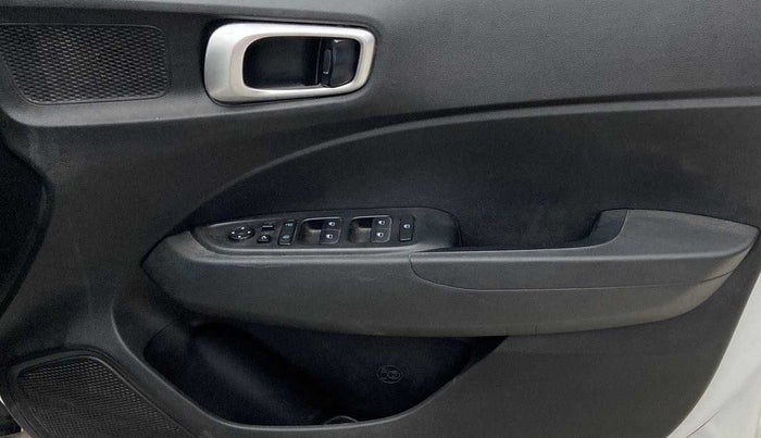 2021 Hyundai VENUE SX 1.0 TURBO, Petrol, Manual, 29,239 km, Driver Side Door Panels Control