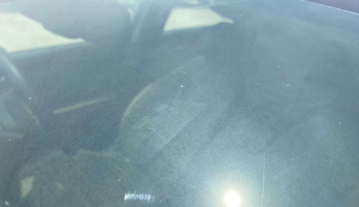 2018 Hyundai Verna 1.6 CRDI SX, Diesel, Manual, 89,959 km, Front windshield - Minor spot on windshield