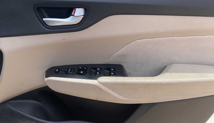 2018 Hyundai Verna 1.6 CRDI SX, Diesel, Manual, 89,959 km, Driver Side Door Panels Control