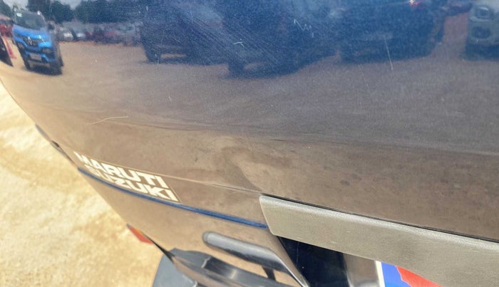 2015 Maruti OMNI E 8 STR, Petrol, Manual, 14,709 km, Dicky (Boot door) - Minor scratches