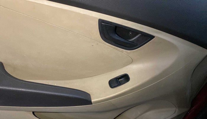 2014 Hyundai Eon MAGNA +, Petrol, Manual, 38,740 km, Left front window switch / handle - Minor damage