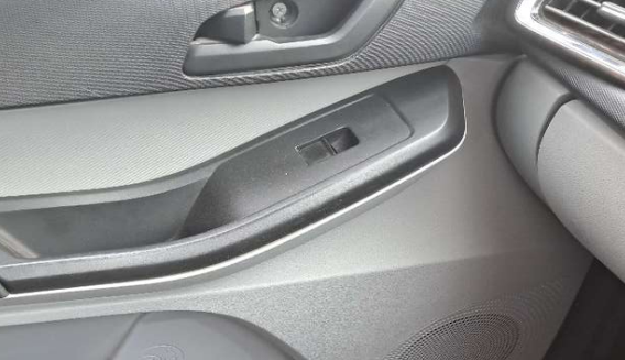 2021 Tata Tiago XT PETROL, Petrol, Manual, 27,999 km, Left front window switch / handle - Minor damage