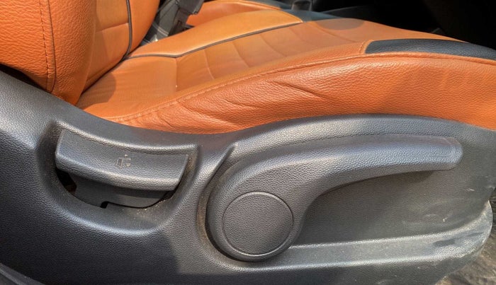 2019 Hyundai Elite i20 SPORTZ PLUS 1.2, Petrol, Manual, 39,915 km, Driver Side Adjustment Panel