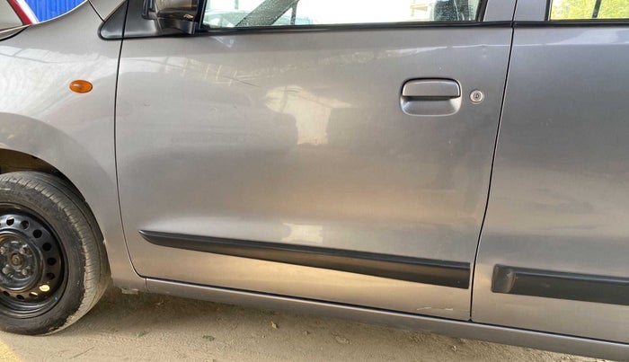 2015 Maruti Wagon R 1.0 VXI, Petrol, Manual, 67,517 km, Front passenger door - Minor scratches